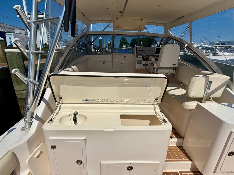 Slide: The Image of Albemarle 320 Express Fisherman 2004 - 20