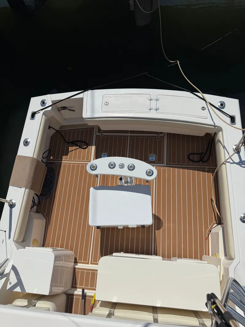 Slide: The Image of Albemarle 320 Express Fisherman 2004 - 29