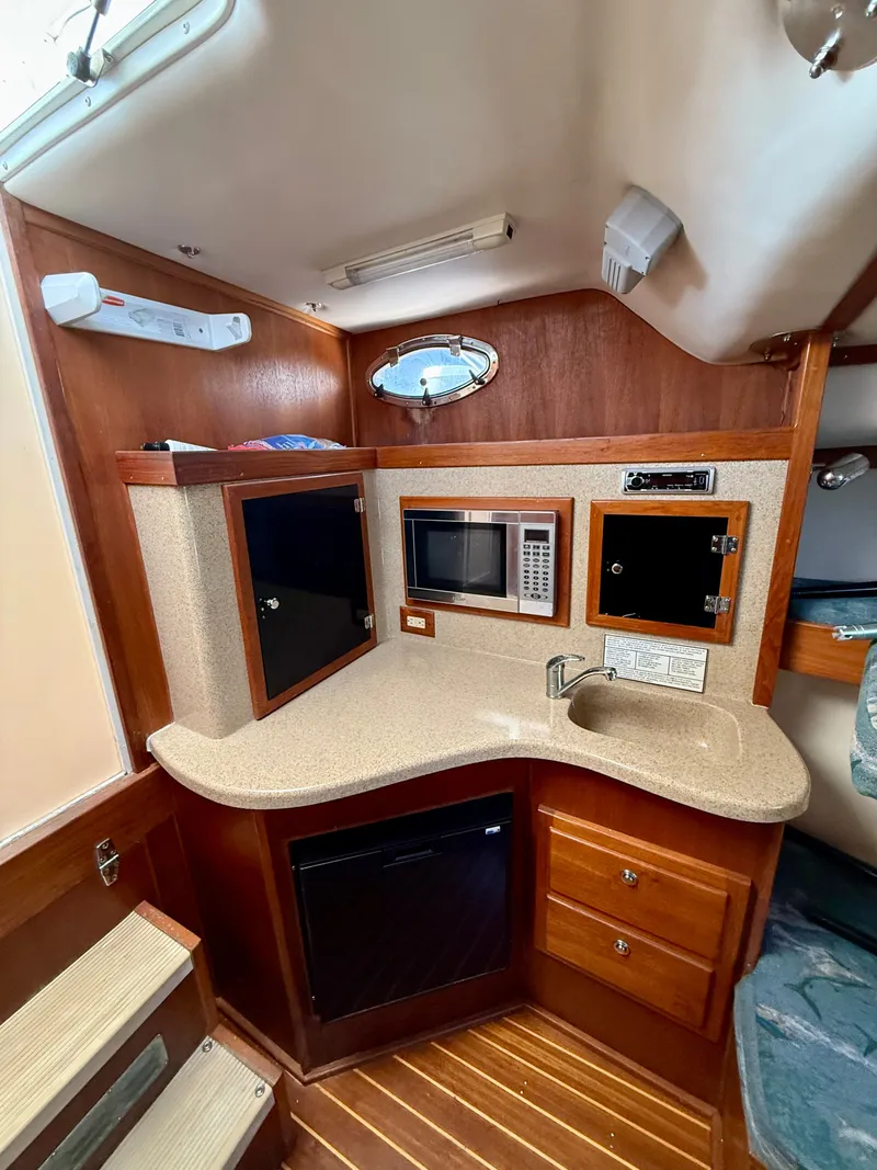 Slide: The Image of Albemarle 320 Express Fisherman 2004 - 32