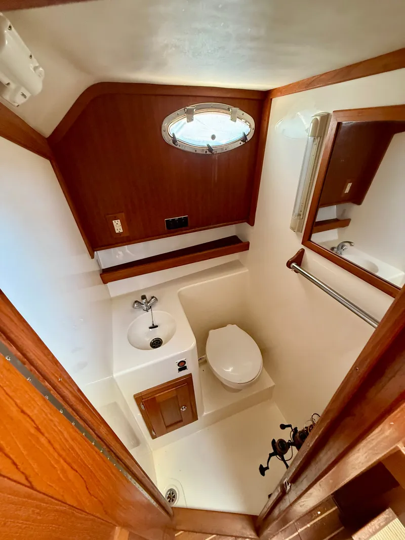 Slide: The Image of Albemarle 320 Express Fisherman 2004 - 33