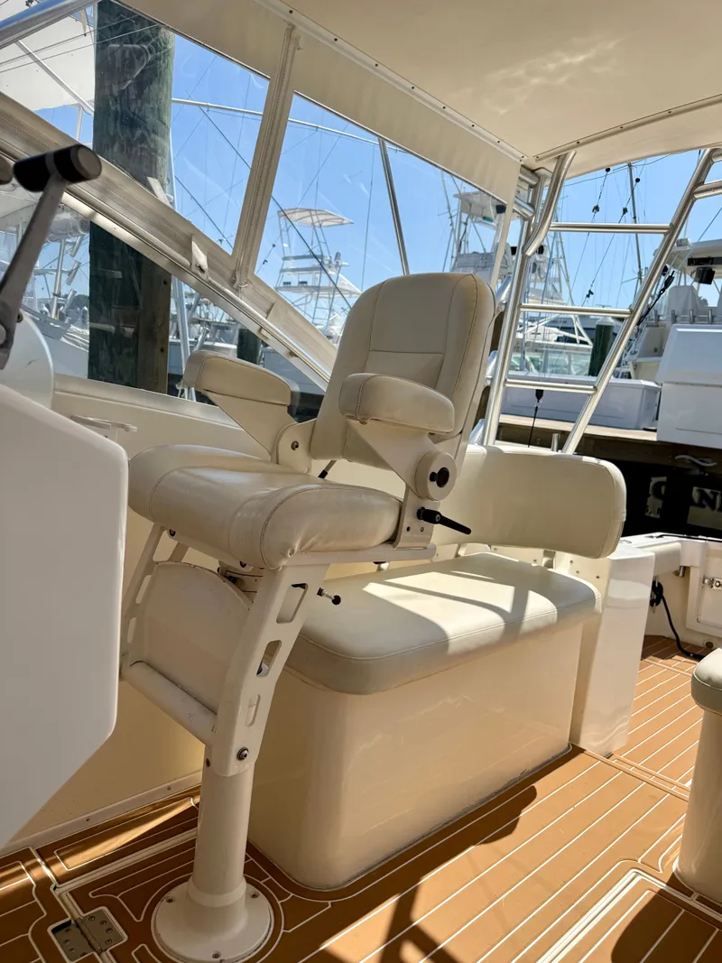 Slide: The Image of Albemarle 320 Express Fisherman 2004 - 37