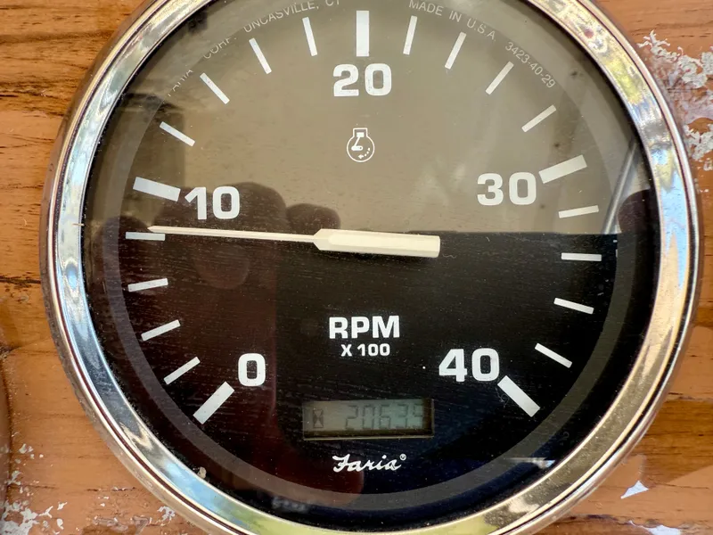 Slide: The Image of Albemarle 320 Express Fisherman 2004 - 9