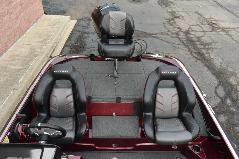 Slide: The Image of 2022 Nitro Z18 boat interior with three black and gray seats, red accents, and steering wheel. - 11