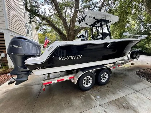 Slide: The Image of Blackfin 252 CC 2021 - 2