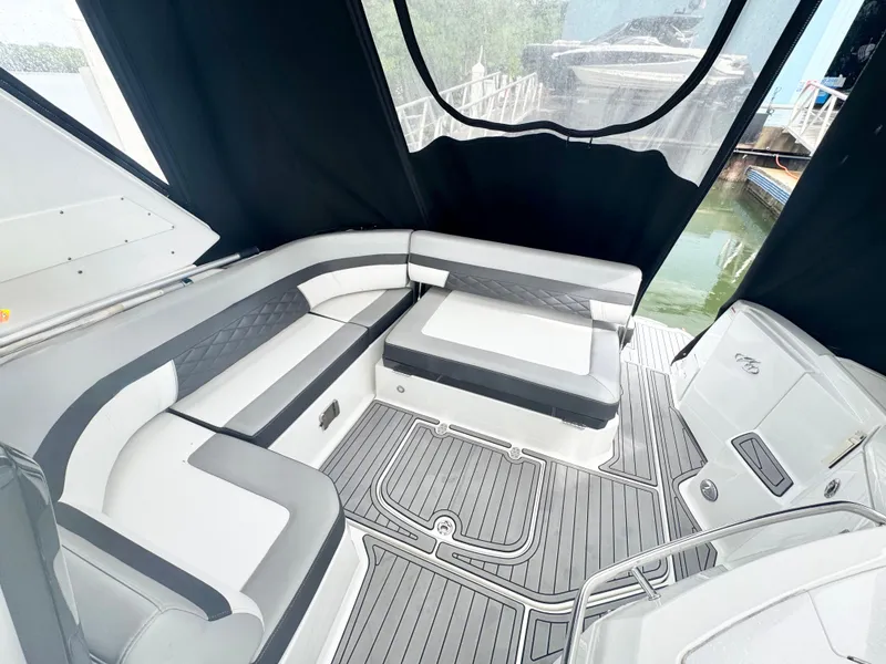 Slide: The Image of Monterey 335 Sport Yacht 2021 - 10