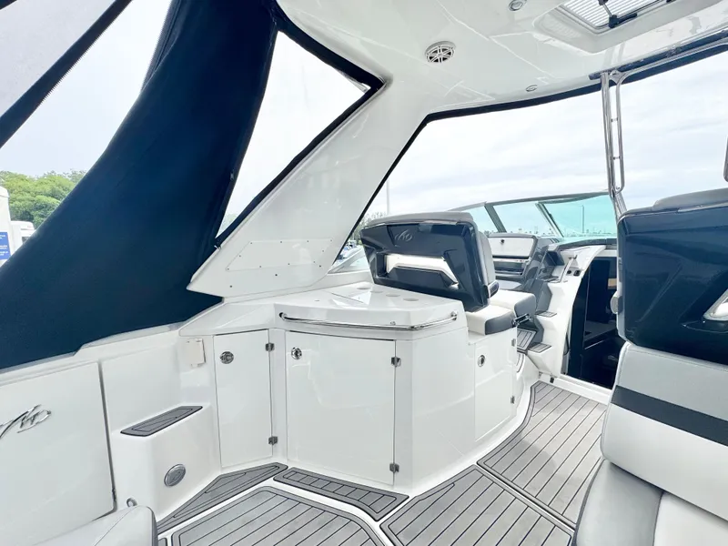 Slide: The Image of Monterey 335 Sport Yacht 2021 - 11
