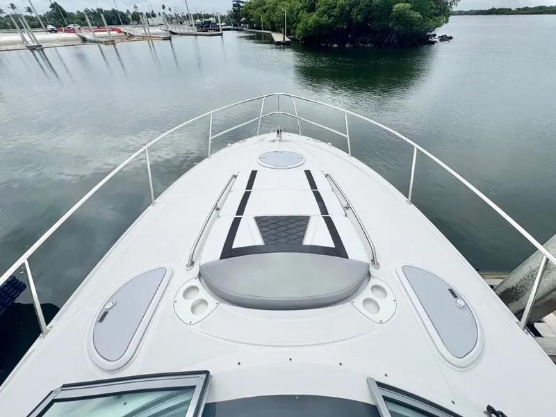 Slide: The Image of Monterey 335 Sport Yacht 2021 - 18