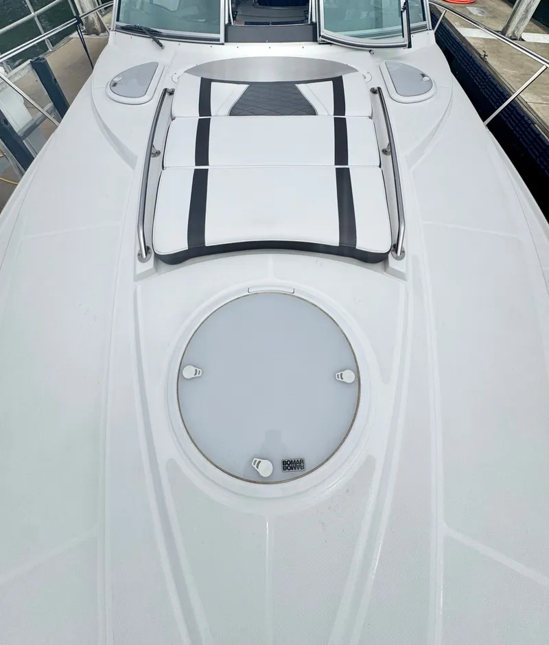 Slide: The Image of Monterey 335 Sport Yacht 2021 - 21