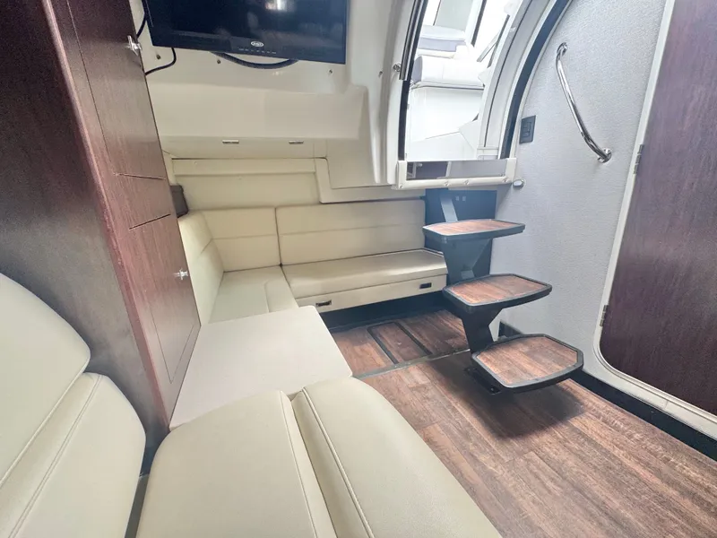 Slide: The Image of Monterey 335 Sport Yacht 2021 - 23