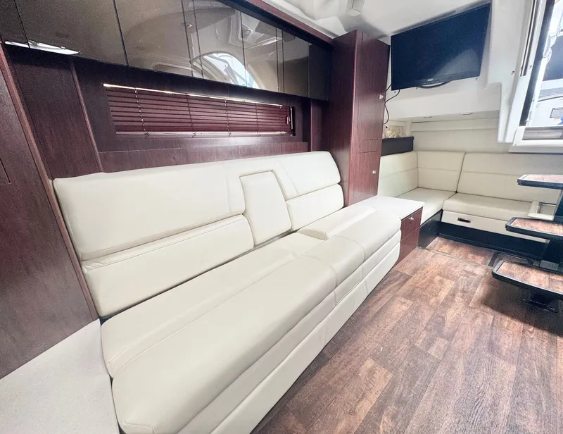 Slide: The Image of Monterey 335 Sport Yacht 2021 - 27