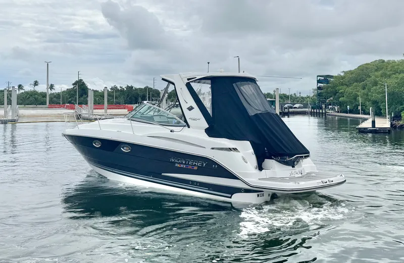 Slide: The Image of Monterey 335 Sport Yacht 2021 - 5