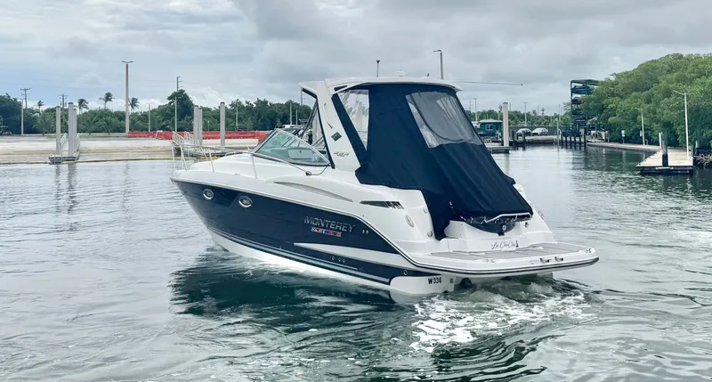 Slide: The Image of Monterey 335 Sport Yacht 2021 - 6