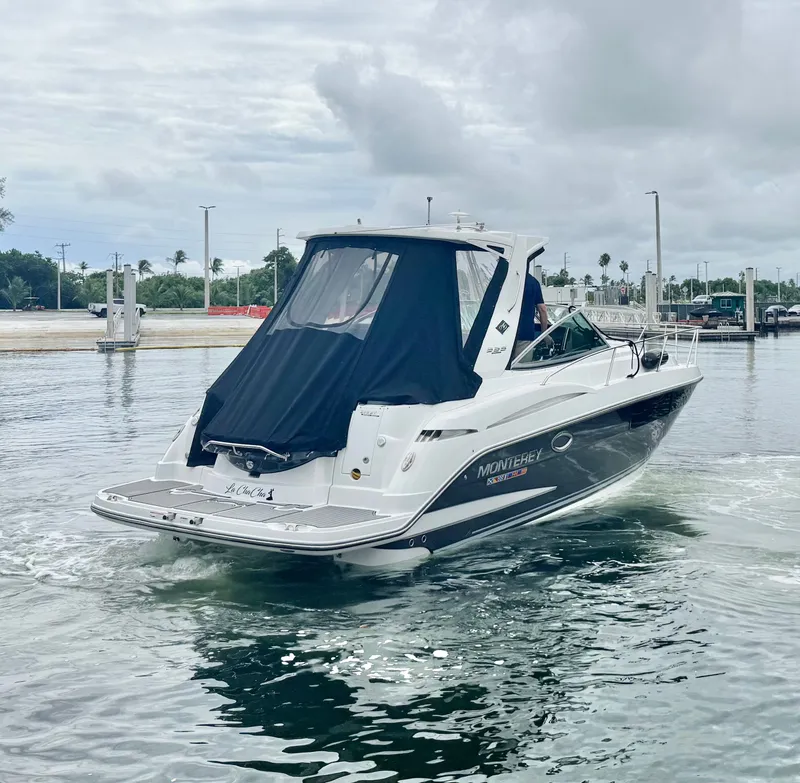 Slide: The Image of Monterey 335 Sport Yacht 2021 - 9