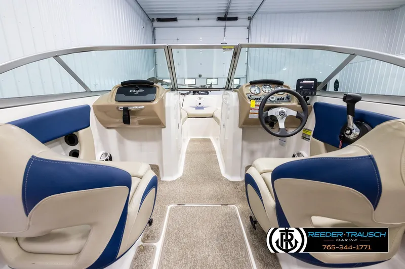 Slide: The Image of Interior of 2015 Chaparral 19 H2O Ski & Fish boat with steering wheel and seating. - 14