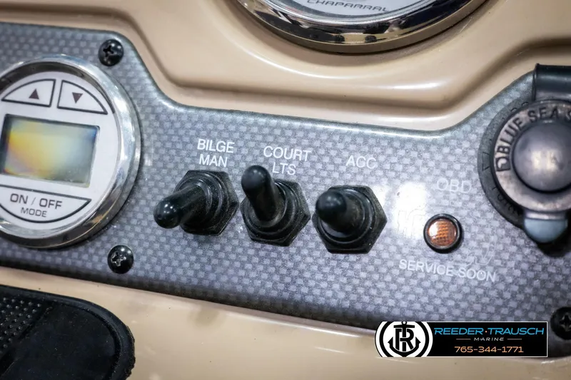Slide: The Image of Dashboard controls of a 2015 Chaparral 19 H2O Ski & Fish boat. - 33