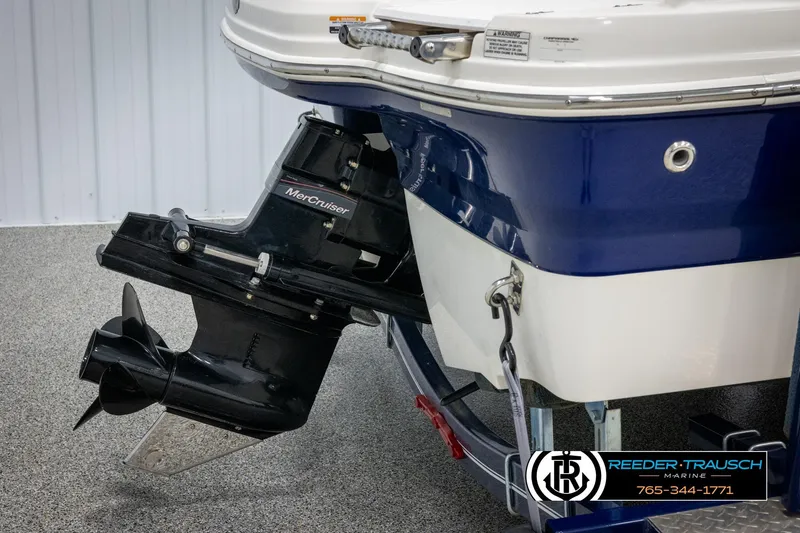 Slide: The Image of 2015 Chaparral 19 H2O Ski & Fish boat with MerCruiser engine. - 42