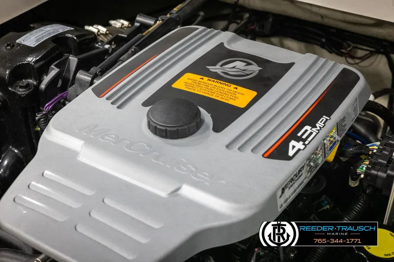 Slide: The Image of Engine of 2015 Chaparral 19 H2O Ski & Fish boat, 4.3 MPI MerCruiser. - 45