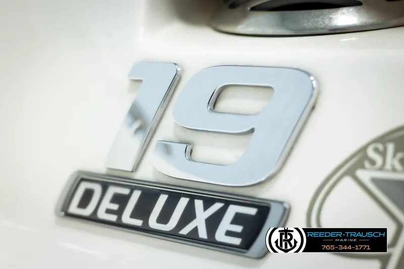 Slide: The Image of Close-up of 2015 Chaparral 19 H2O Ski & Fish Deluxe emblem. - 49