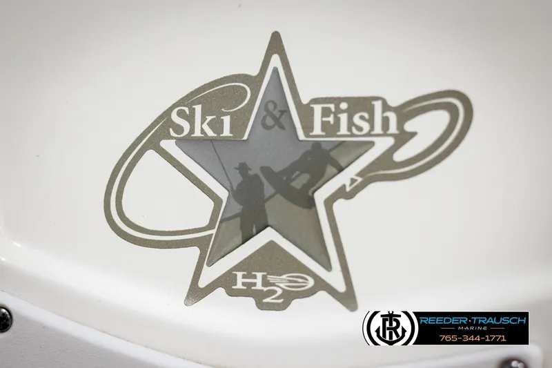 Slide: The Image of 2015 Chaparral 19 H2O Ski & Fish logo with Reeder-Trausch Marine branding. - 50