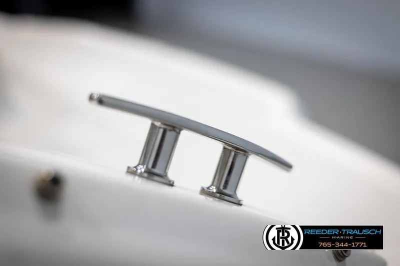 Slide: The Image of 2015 Chaparral 19 H2O Ski & Fish boat cleat, close-up view. - 53