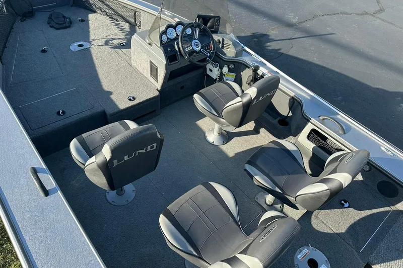 Slide: The Image of 2016 Lund 1775 Pro-V SS boat interior with four seats and steering console. - 10