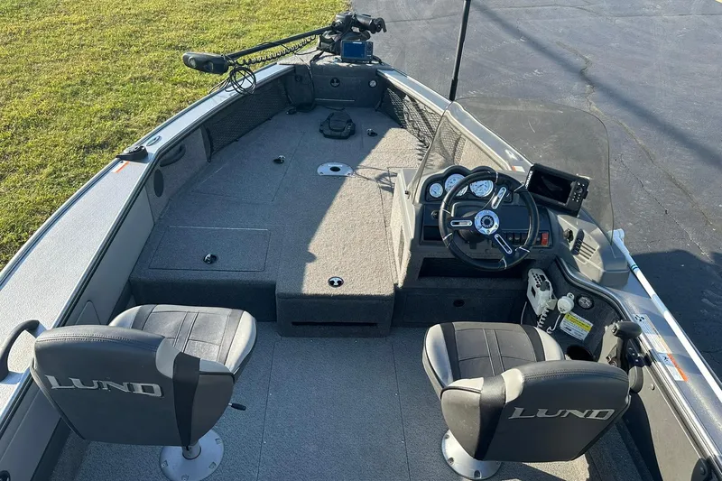 Slide: The Image of 2016 Lund 1775 Pro-V SS boat interior with steering console and seating. - 7