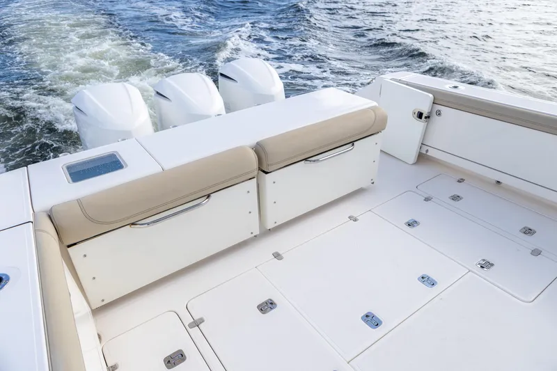 Slide: The Image of Pursuit 38 TRACKER - Cockpit - 24