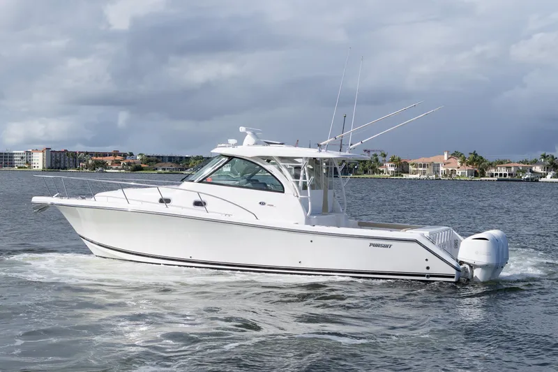 Slide: The Image of Pursuit 38 TRACKER - Port Profile - 26