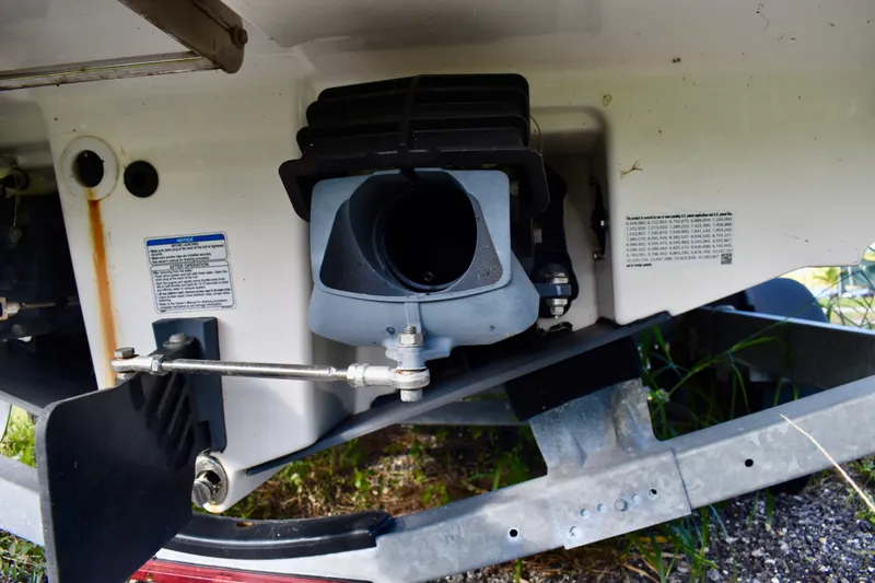 Slide: The Image of 2022 Yamaha Boats 252XE on trailer, surrounded by tropical greenery and clear blue sky. - 14