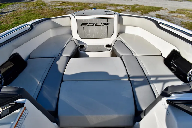 Slide: The Image of 2022 Yamaha Boats 252XE interior with spacious seating and cup holders. - 23