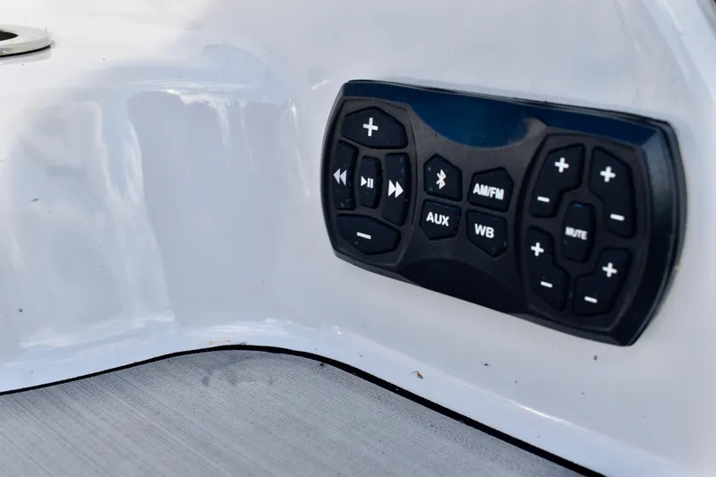 Slide: The Image of Control panel on 2022 Yamaha Boats 252XE, featuring audio and media buttons. - 28