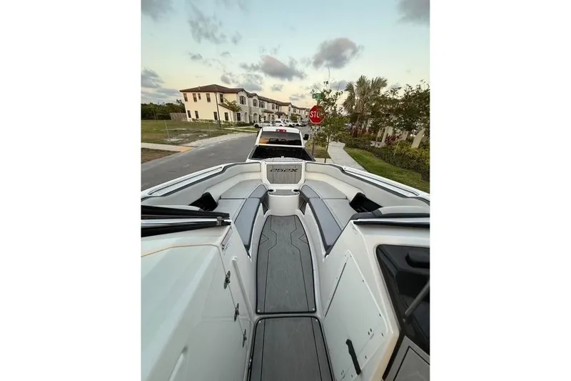 Slide: The Image of 2022 Yamaha Boats 252XE on trailer, surrounded by tropical foliage. - 3