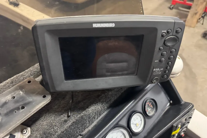 Slide: The Image of Humminbird fish finder on 1993 Yar-Craft 1890 CRS boat dashboard. - 10