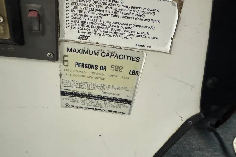Slide: The Image of 1993 Yar-Craft 1890 CRS capacity label, maximum 6 persons or 900 lbs. - 8