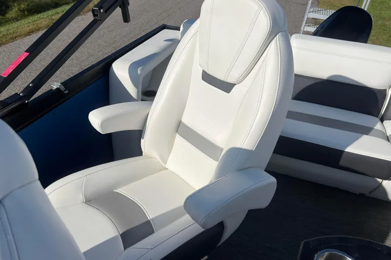 Slide: The Image of Luxurious white seating on 2022 Viaggio Diamante Q boat, showcasing comfort and style. - 40