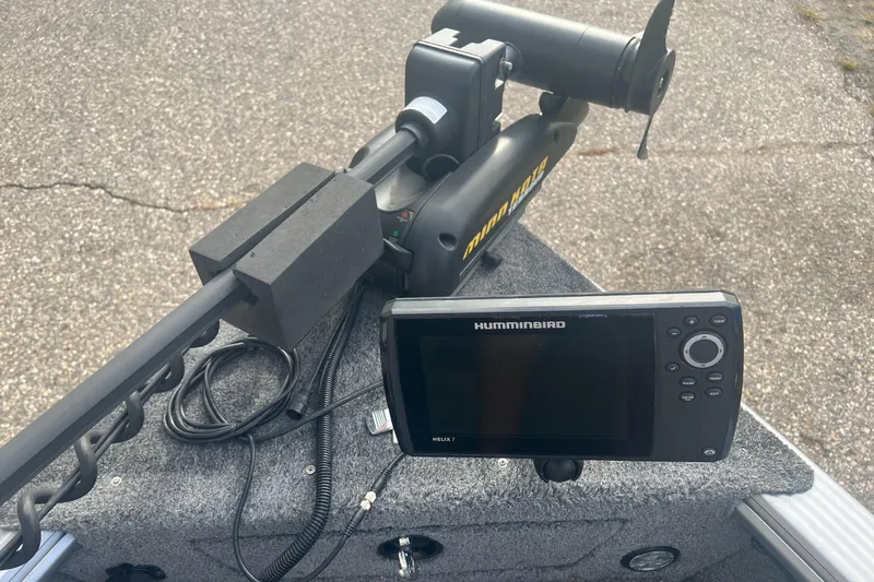 Slide: The Image of 2016 Lund 1875 Pro Guide boat with Humminbird fish finder and Minn Kota trolling motor. - 15