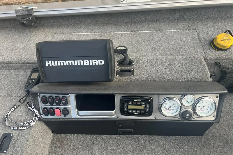 Slide: The Image of 2016 Lund 1875 Pro Guide dashboard with Humminbird system and gauges. - 9