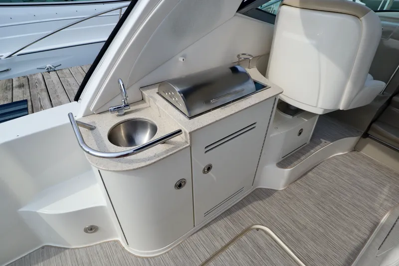 Slide: The Image of Sea Ray Sundancer 350 2011 - 15