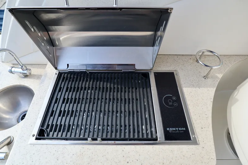 Slide: The Image of Sea Ray Sundancer 350 2011 - 16