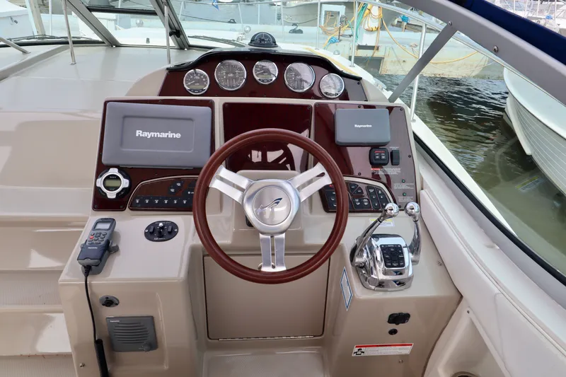 Slide: The Image of Sea Ray Sundancer 350 2011 - 18