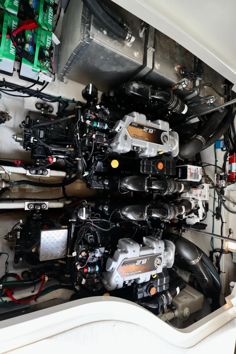 Slide: The Image of Sea Ray Sundancer 350 2011 - 26