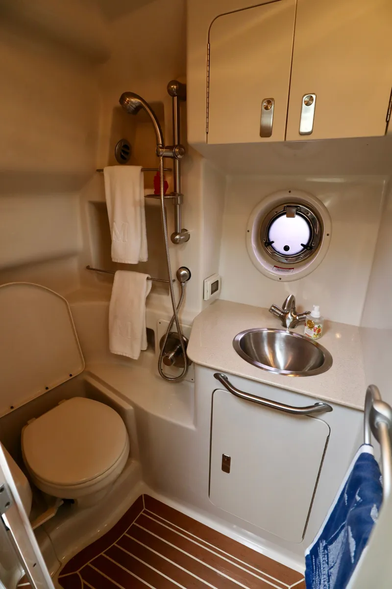 Slide: The Image of Sea Ray Sundancer 350 2011 - 27