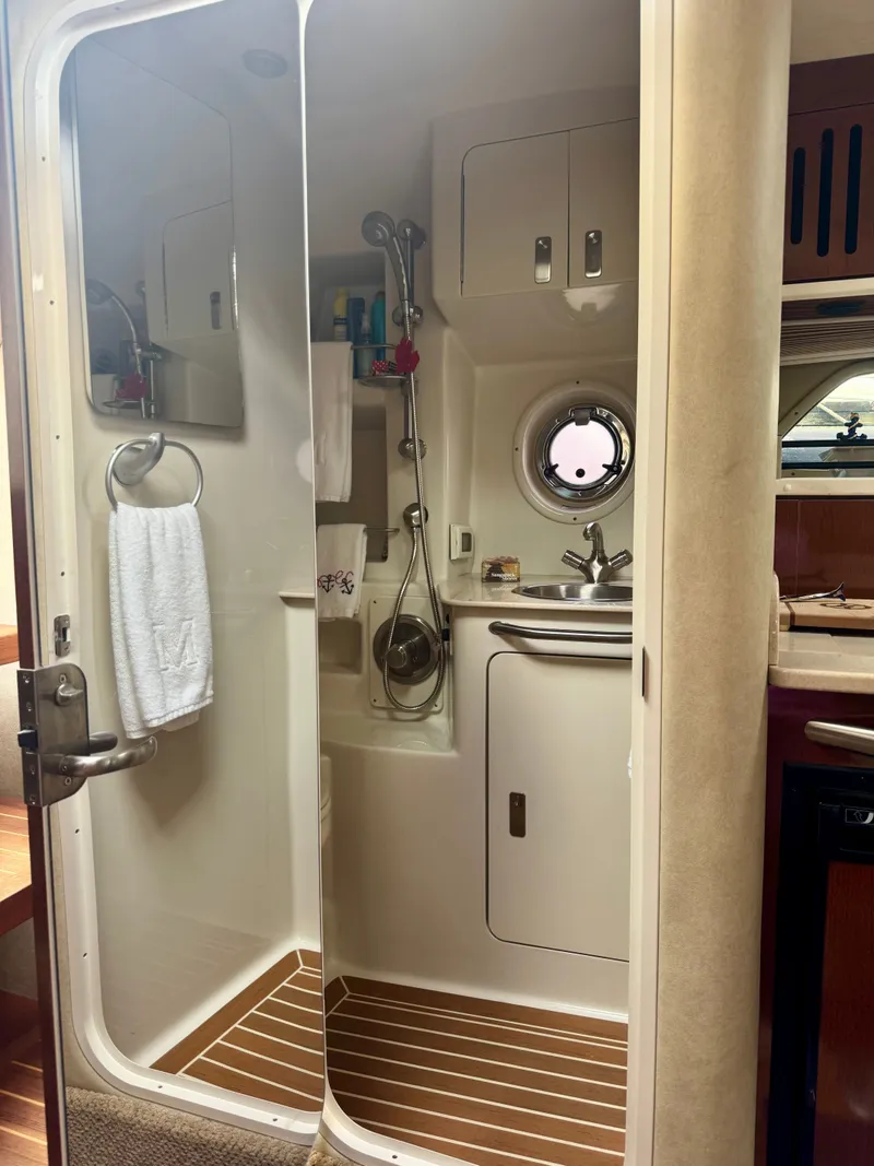 Slide: The Image of Sea Ray Sundancer 350 2011 - 6