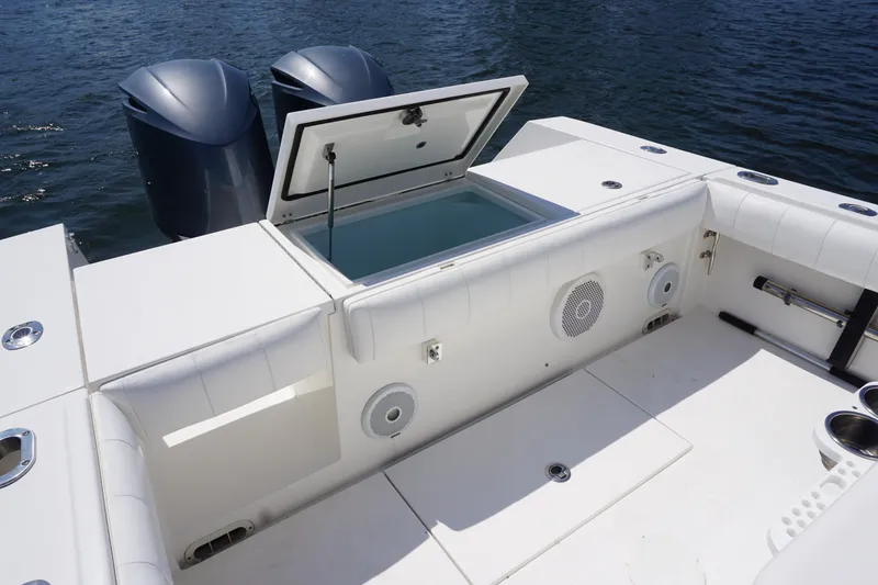 Slide: The Image of 2012 32 Regulator 32 FS Past Time Livewell - 30