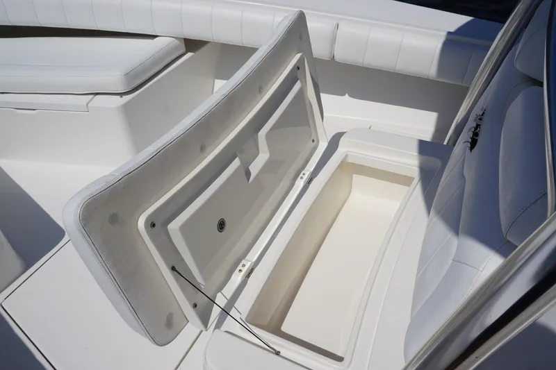 Slide: The Image of Regulator Marine 32 Forward Seating 2012 - 4