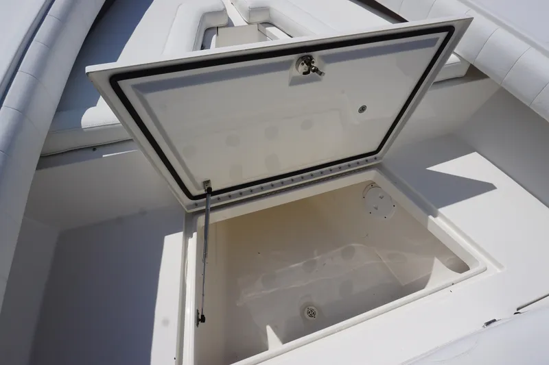 Slide: The Image of 2012 32 Regulator 32 FS Past Time In Deck Fish Box - 5