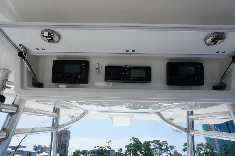 Slide: The Image of Regulator Marine 32 Forward Seating 2012 - 8