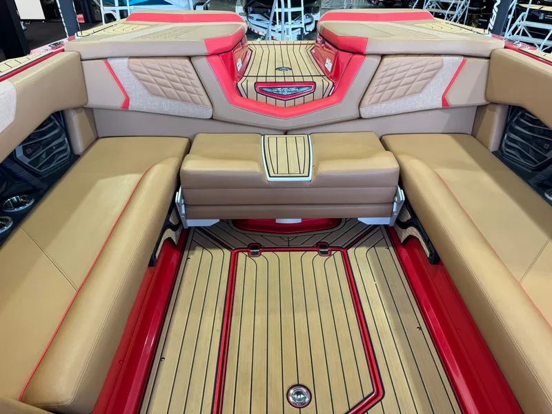 Slide: The Image of Nautique Super Air Nautique G25 2024 - 27