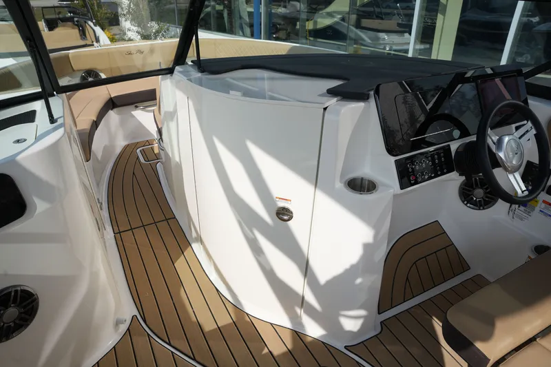 Slide: The Image of Sea Ray SDX 230 2026 - 23