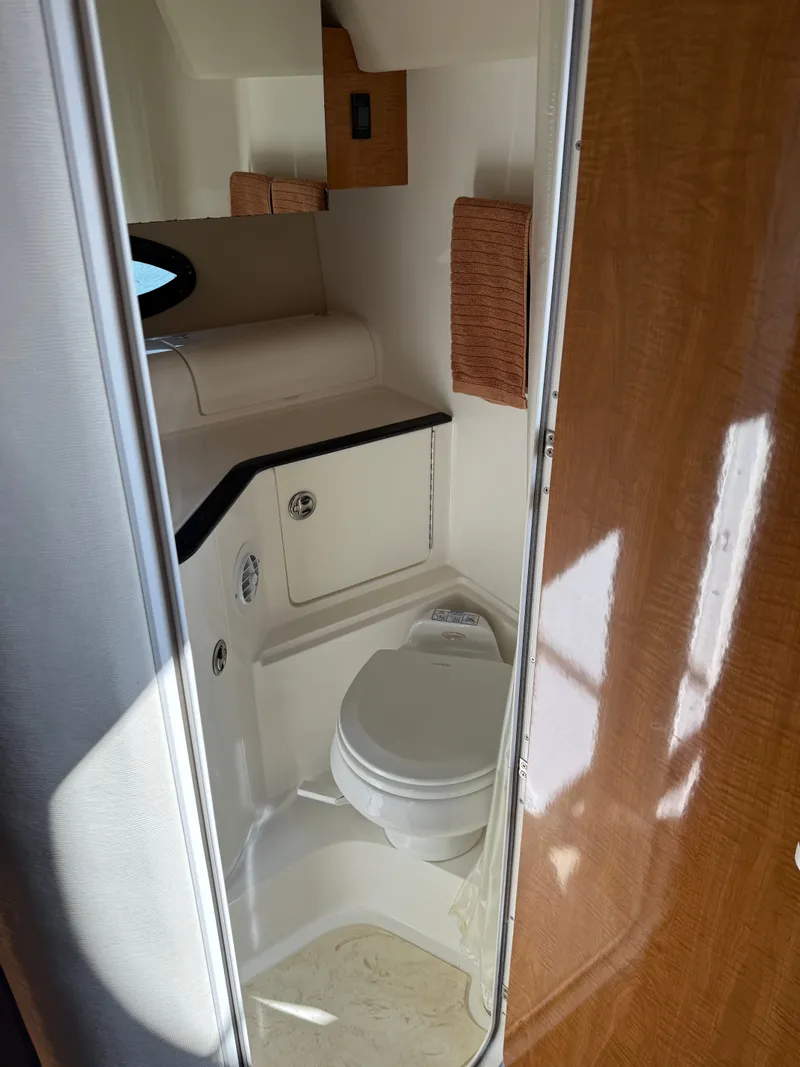 Slide: The Image of Regal Commodore 3260 2004 - 13